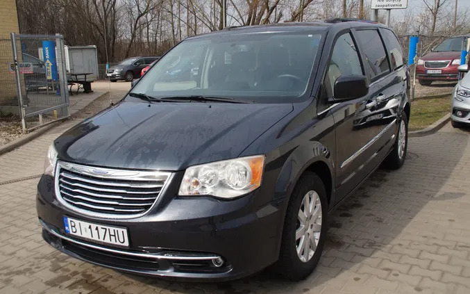samochody osobowe Chrysler Town &amp; Country cena 54999 przebieg: 142000, rok produkcji 2014 z Białystok